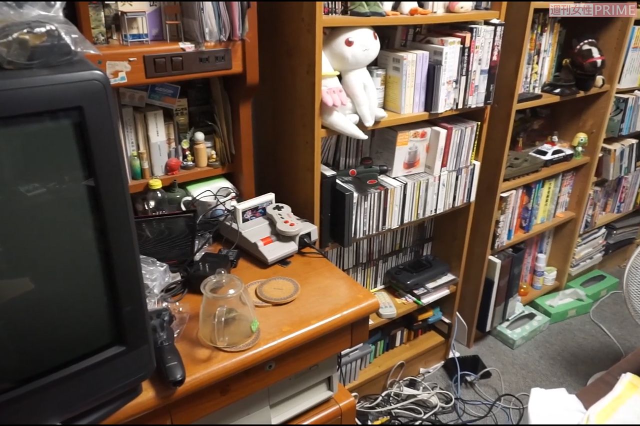 子ども部屋おじさん のリアルな生活 学習机を使いファミコンや漫画を完備 ゲーマーズroom 子ども部屋おじさん のリアルな生活 学習机を使いファミコンや漫画を完備 ゲーマーズroom