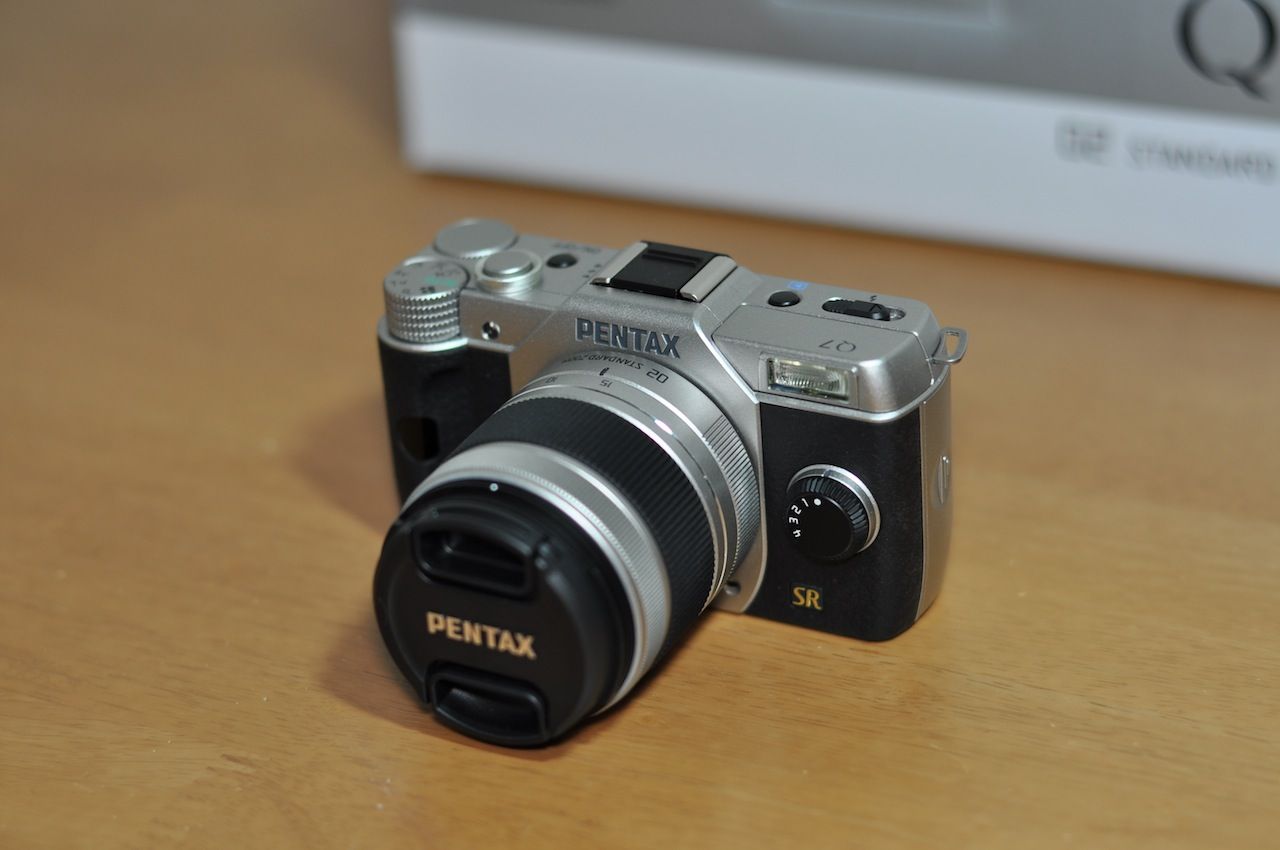 カメラってデザインも大事だよね ミラーレス一眼『PENTAX Q7』開封の儀 フォトレビュー | 特報ガジェQ