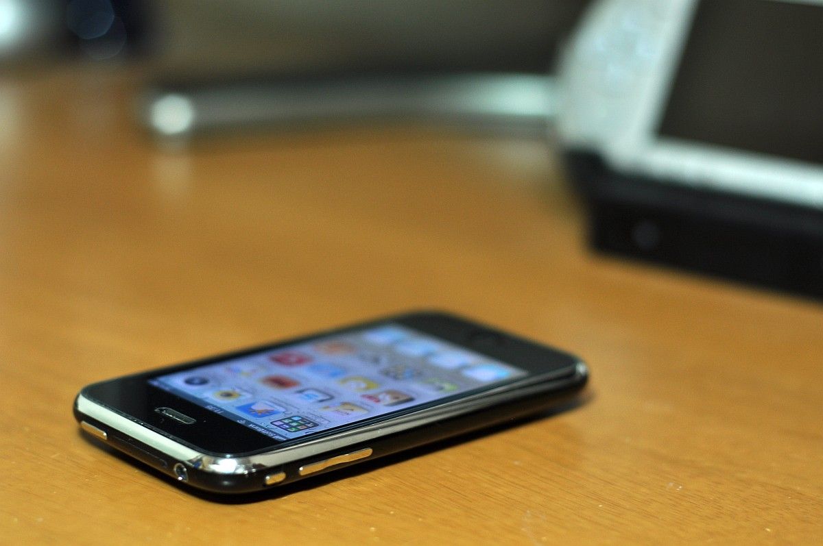 もうすぐiphone5発表なので Iphone 3gs を裸で使ってみる 特報ガジェq もうすぐiphone5発表なので Iphone 3gs を裸で使ってみる 特報ガジェq