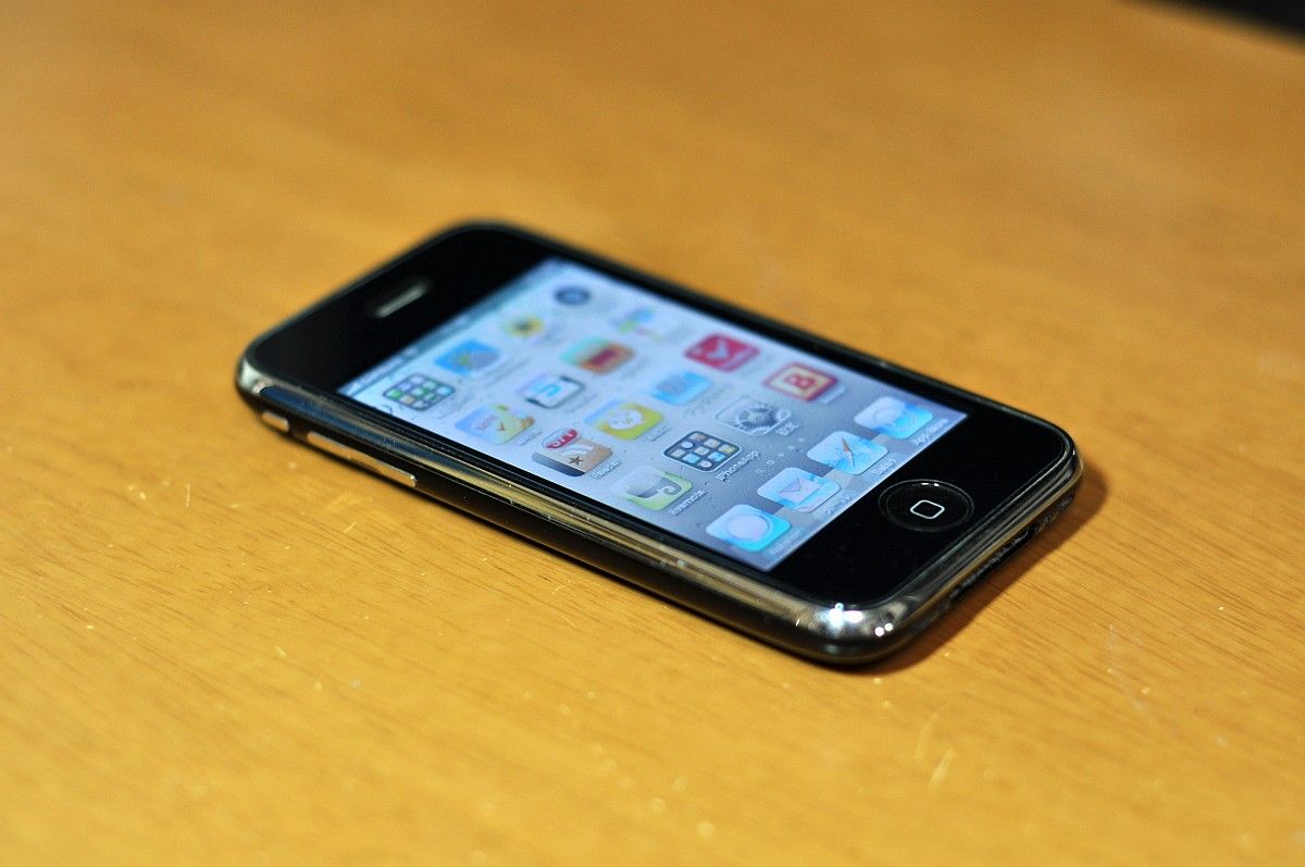 もうすぐiphone5発表なので Iphone 3gs を裸で使ってみる 特報ガジェq もうすぐiphone5発表なので Iphone 3gs を裸で使ってみる 特報ガジェq