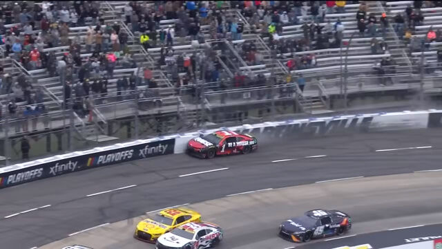 【動画】NASCAR プロレーサー「ゲームで覚えた」 ”カーブで一切減速せず壁をこすりながら駆け抜ける走法” で一気に5台抜き