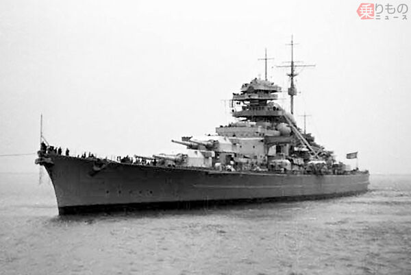 独戦艦ビスマルク、英戦艦フッドを一斉射で轟沈さるもその運命は。1940年の今日8.24竣工