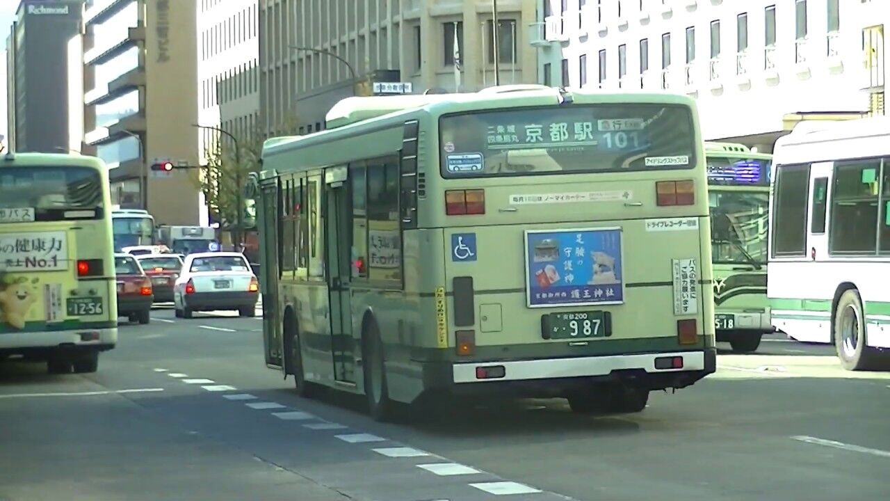 京都市バスが不必要にクラクションならし、２車線またいで停車…運転士に６回目の懲戒処分、後に依願退職へ
