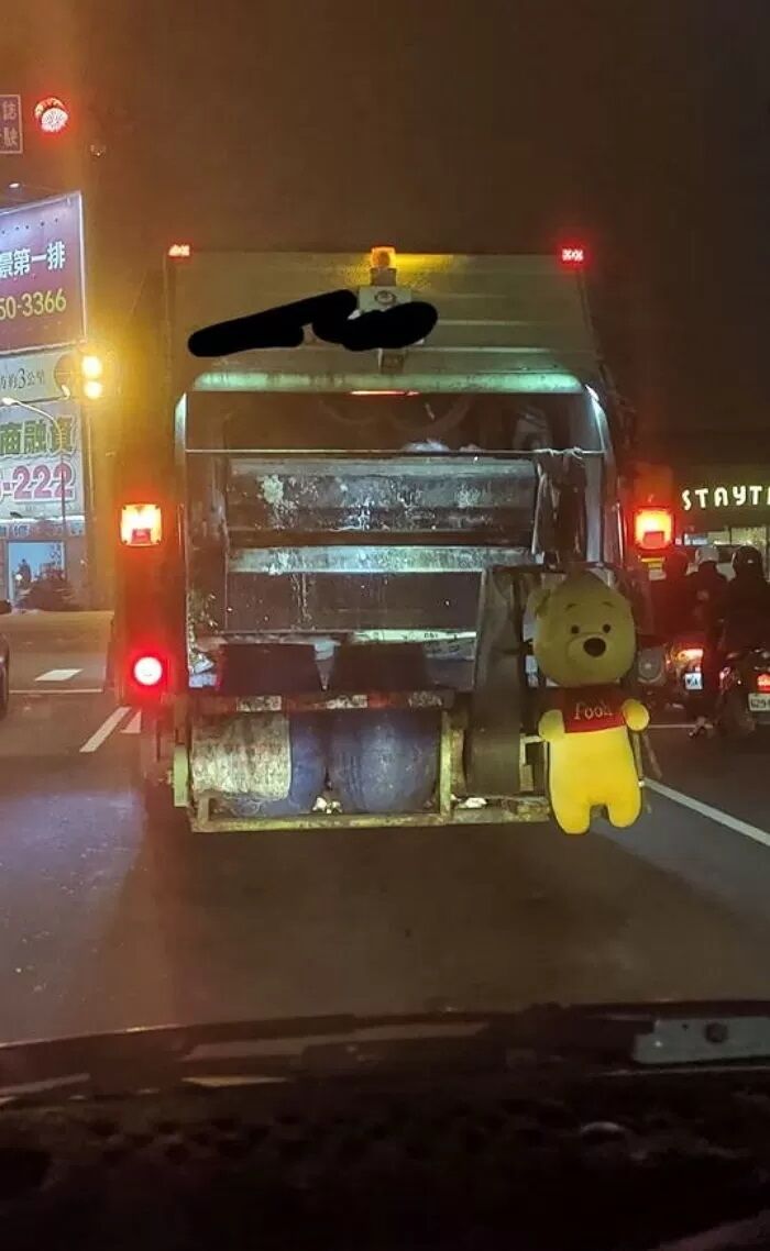台湾 特に深い意味は無い ゴミとして捨てられていた くまのプーさん 清掃員が気に入ったため車に飾られる ファンサマリィ 台湾 特に深い意味は無い ゴミとして捨てられていた くまのプーさん 清掃員が気に入ったため車に飾られる ファンサマリィ