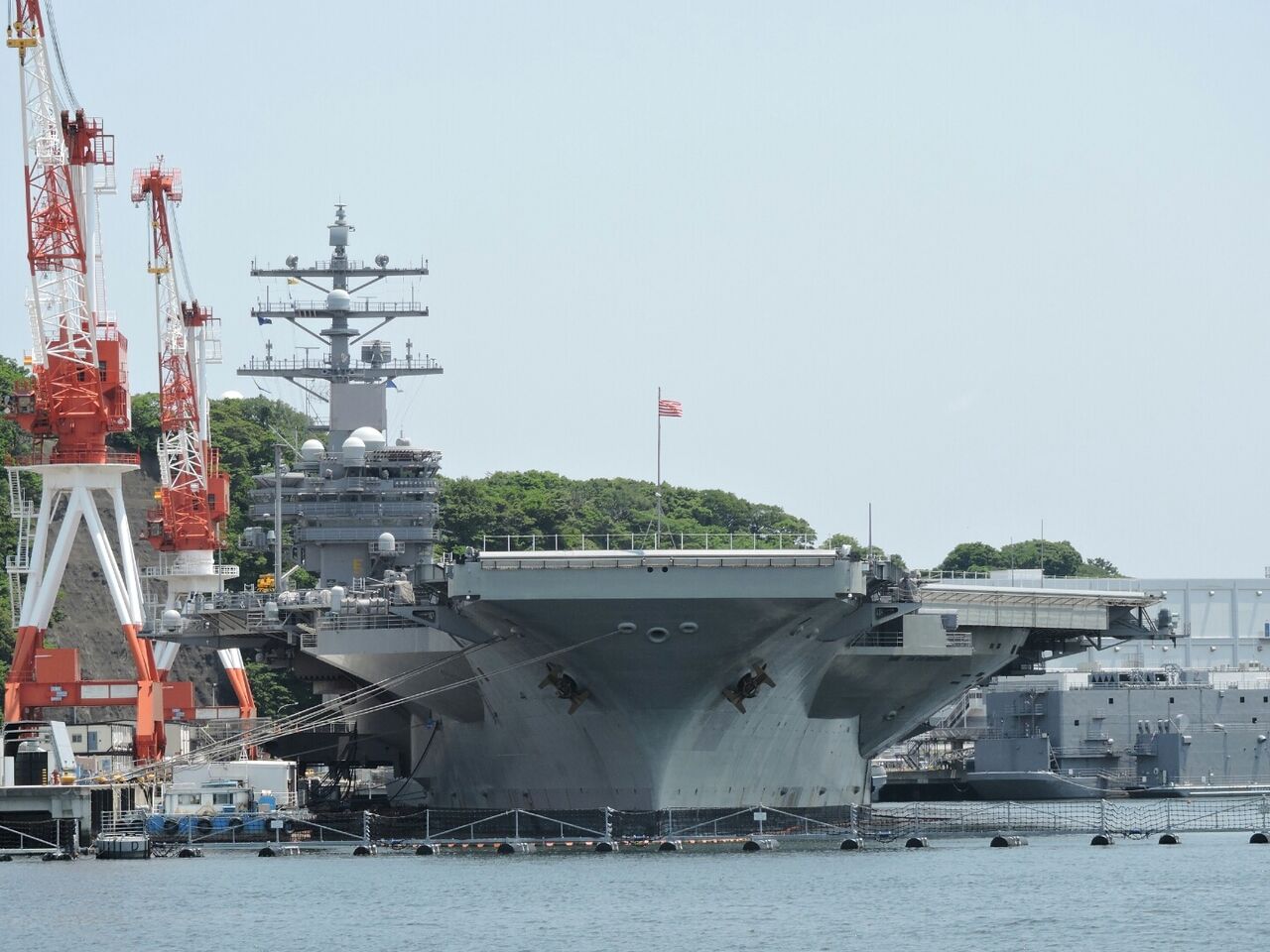 在日米海軍司令部さん お茶目ツイート あらいやだ 部屋散らかしたままだった 空母の横須賀への寄港で ファンサマリィ