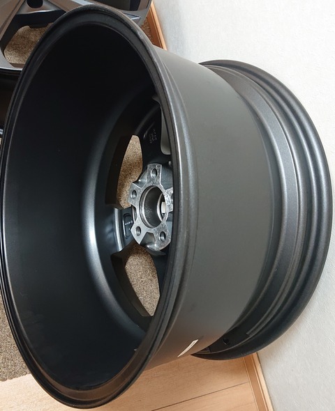 新品未使用MOMO SENTRYモモ セントリー19×9.5J +40 5H‐114.3 Φ72.3