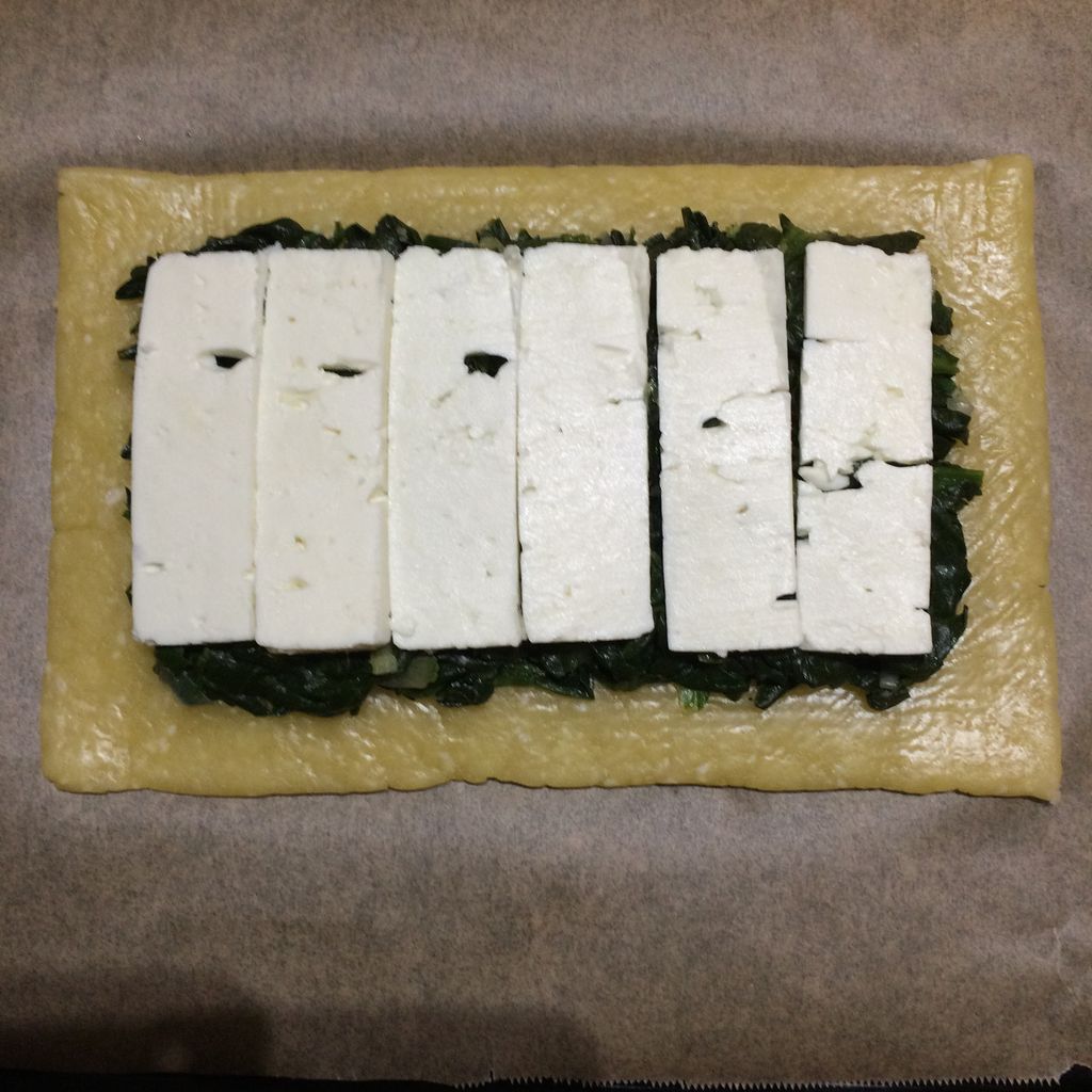 ギリシャ料理 スパナコピタ ほうれん草とチーズのパイ ミミちゃんの台所日記 ギリシャ料理 スパナコピタ ほうれん草とチーズのパイ ミミちゃんの台所日記