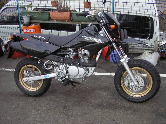 新型 ｘｒ１００モタード キミも目指すか バイク三昧のススメ