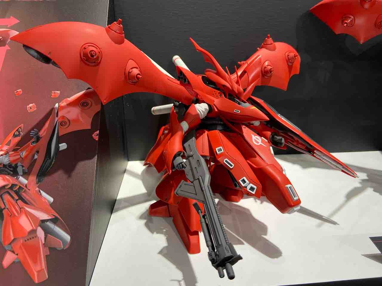 ナイチンゲール重塗装仕様＆Hi-νガンダム＆ハイパーメガバズーカランチャー Hi-νガンダム＆ハイパーメガバズーカランチャー｜雷鉄さんの