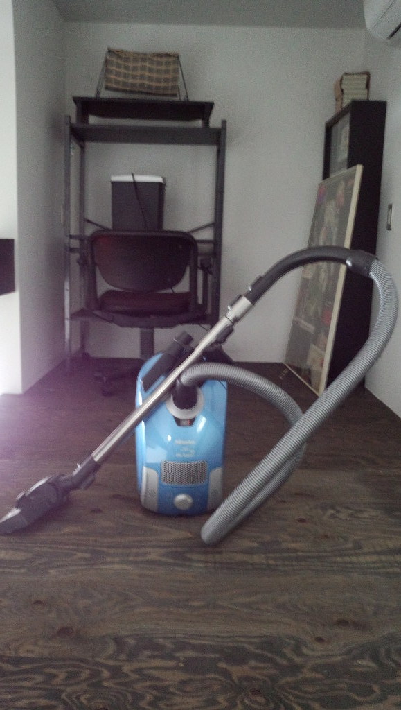 ドイツ製 ダストパック付ミーレ掃除機ティアリットブルー S4280