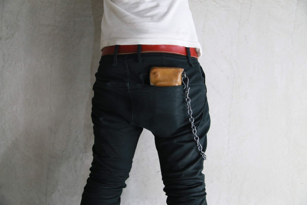 Thee OLD CIRCUSのパンツルックの根底にあるウォレットチェーン Thee OLD CIRCUSのパンツルックの根底にあるウォレットチェーン