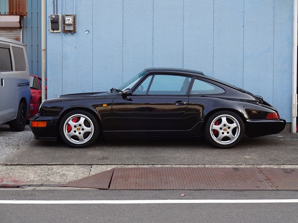 めちゃめちゃオモロイ９６４カレラ４ まもなく販売開始です ポルシェ中古車販売 Garage J