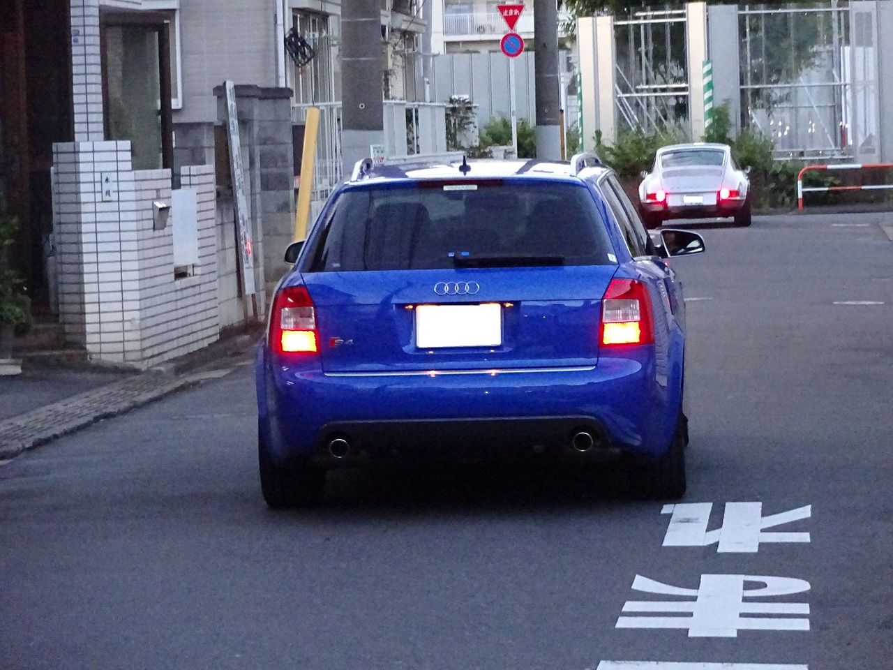 04 Audi S4 Avant ノガロブルー ポルシェ中古車販売 Garage J 04 Audi S4 Avant ノガロブルー ポルシェ中古車販売 Garage J