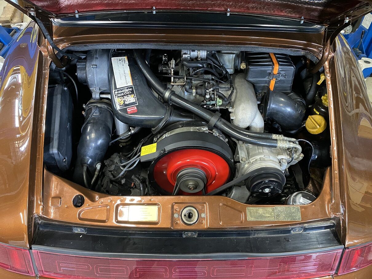 ｔさんのｒｗｂ９６４ベース車両 エンジンが載っかったのでｒｗｂ入りさせました ポルシェ中古車販売 Garage J