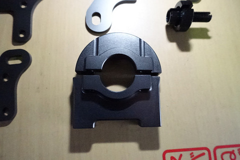 R18049