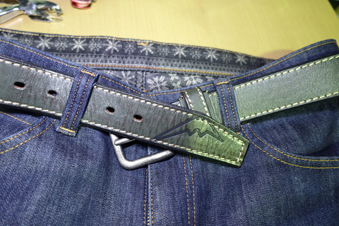 R12403