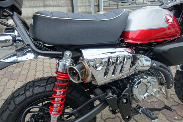 モンキー125 アウテックスマフラー取り付け : ガレージ
