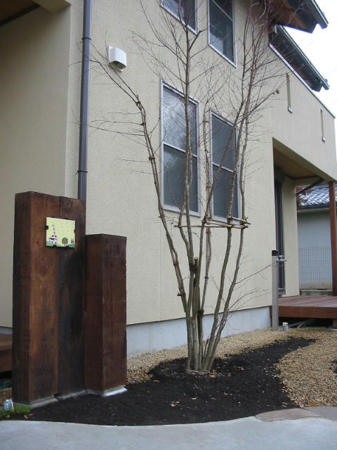 かわいいタイルの表札 ここちよい 庭とエクステリア ガーデン工房 かしわ葉