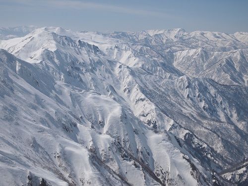 春の谷川岳