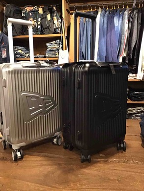 NEW ERA    WHEEL CARRY CASE SMALL  ����