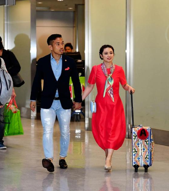 悲報 長友佑都 平愛梨が帰国も ネットからは 面倒くさい夫婦 と呆れの声多数 ガールズ速報 がるそく