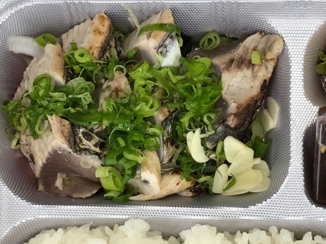 かつおのたたき弁当2-2