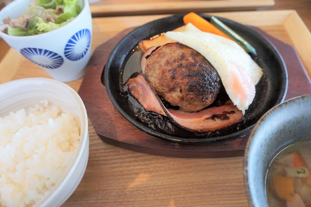 ベーコンエッグハンバーグ
