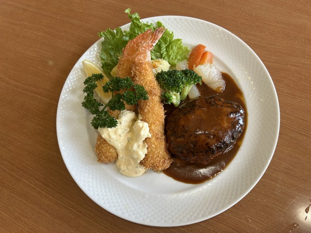 ハンバーグ＆エビフライ1-2-2
