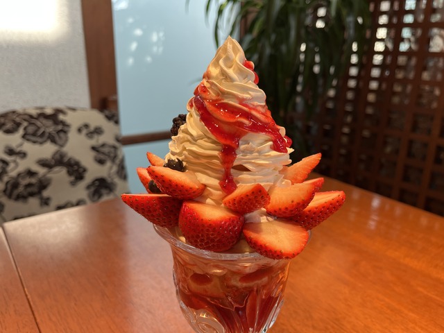 いちごパフェ1-2