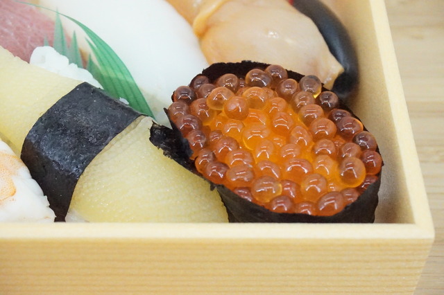上にぎりいくらかずのこ1