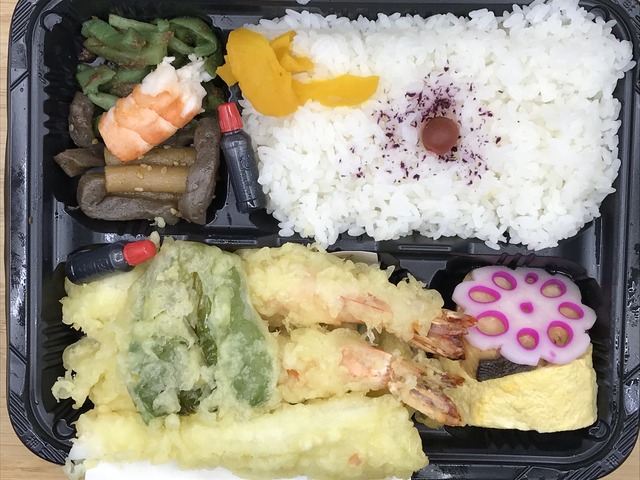 大海老とイカの天ぷら弁当2