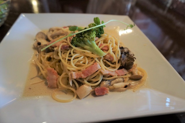 キノコとベーコンのクリームパスタ