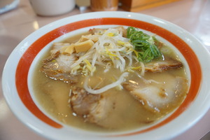 バラ肉入りラーメン
