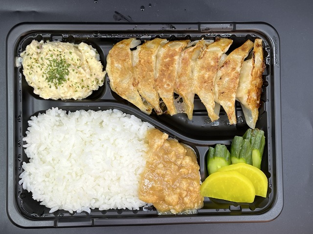 餃子弁当1