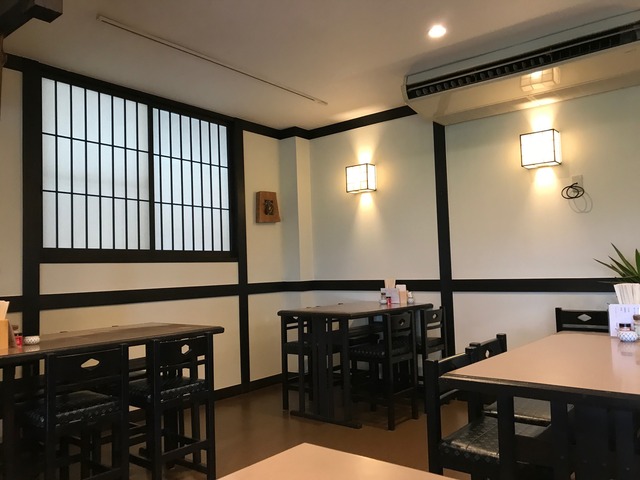 店内4