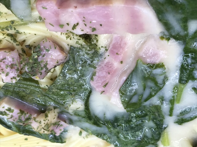 ベーコンとほうれん草のクリームパスタ1-1-1