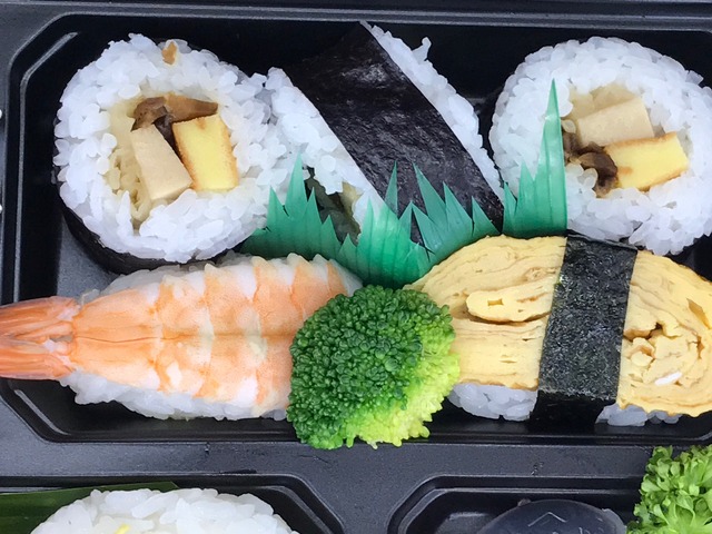 寿司盛り合わせ弁当2-1