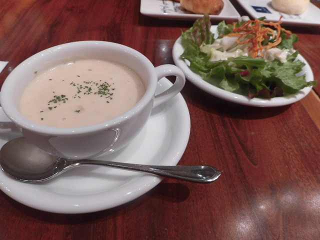 クラムチャウダー＆シーザーサラダ