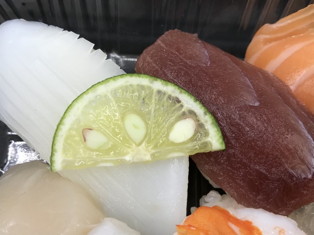 寿司6貫盛りイカ赤身