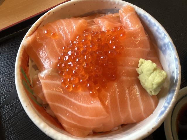 いくらサーモン丼1-2