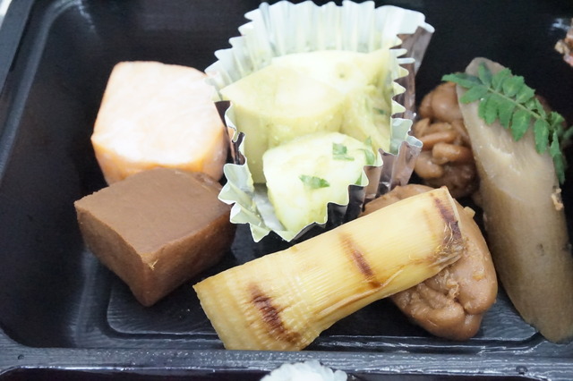 幕の内弁当お煮物1