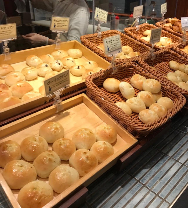 パン食べ放題 (2)