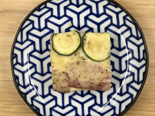 ズッキーニとベーコンのフォカッチャ1