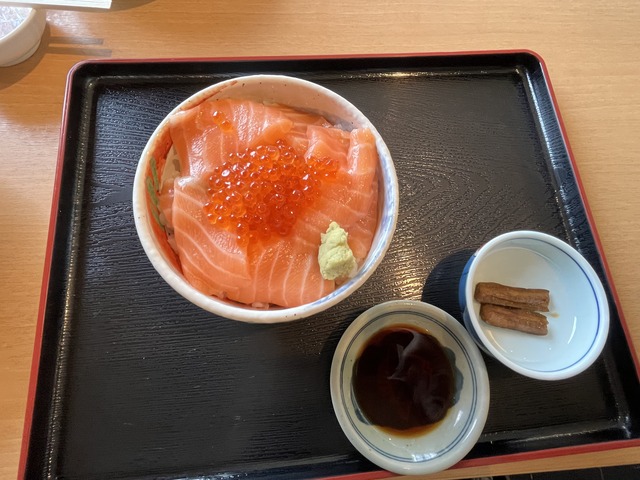 いくらサーモン丼1