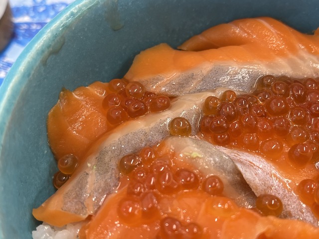 サーモンいくら丼1-3-3
