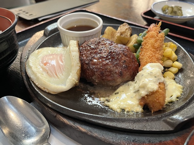 牛ハンバーグ目玉焼き1-2-5