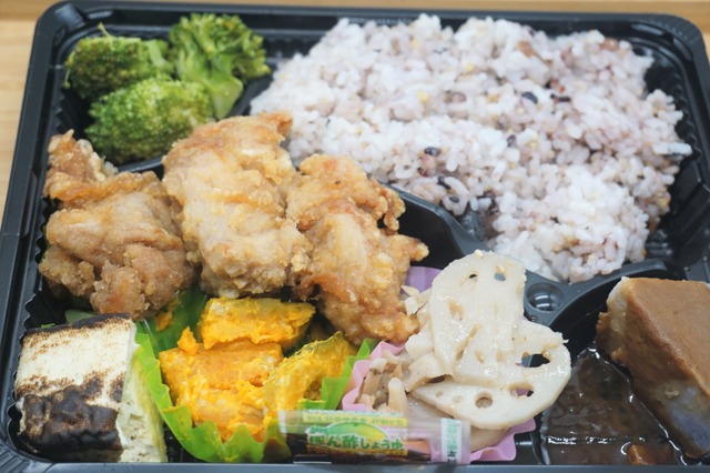 から揚げ弁当1