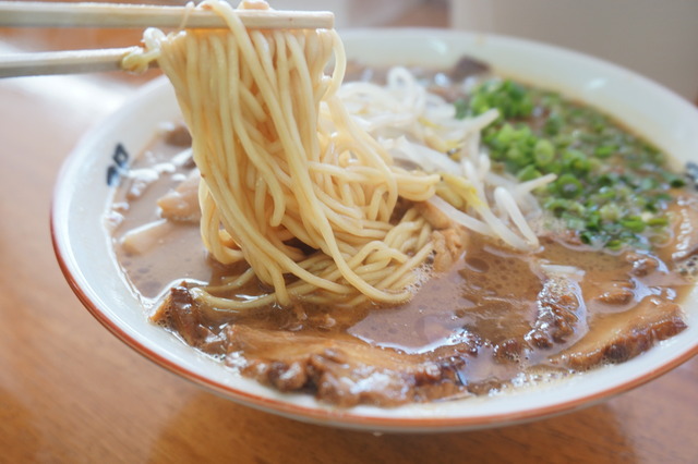 麺持ち上げ1