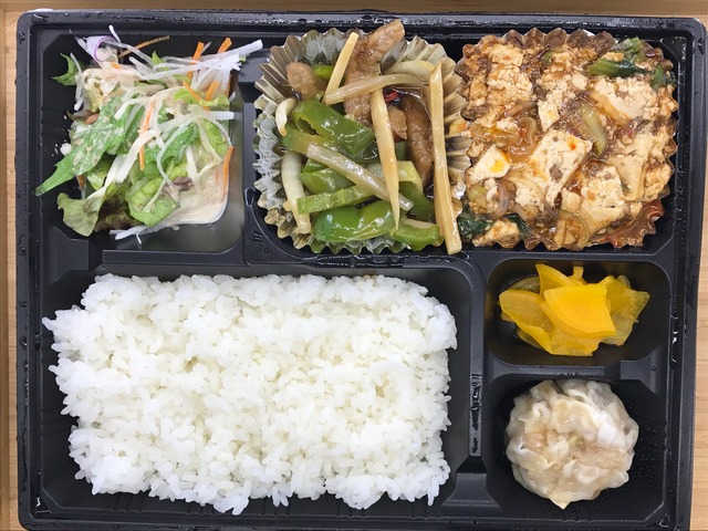 中華弁当チンジャオ麻婆2