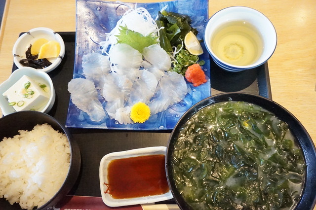 天然ヒラメのお造り定食1-2